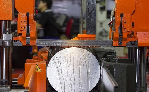 金城江立式金属带锯床切削出现跑带故障解决方法！